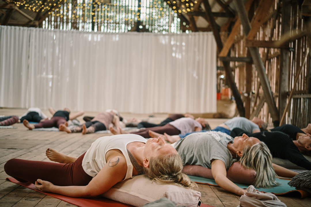 yinyoga yoga yoga retreat öland med yoga with a silver lining